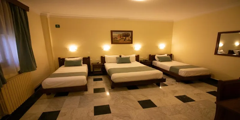 Hotel Hydra Ouled Fayet, Alger — Chambre Triple