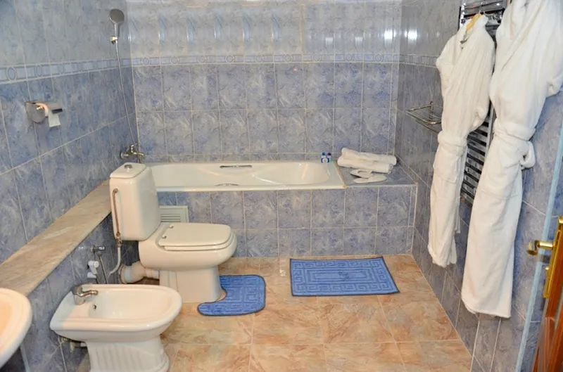 Hôtel Benitala, Sidi Bel Abbès — Salle de bain