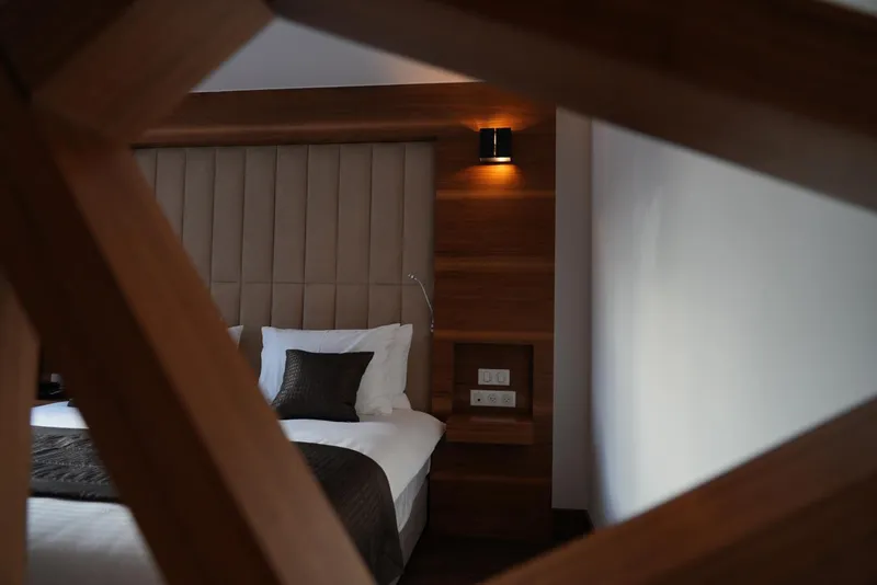 El Arz Hotel, Tizi Ouzou — Suite vista piscina