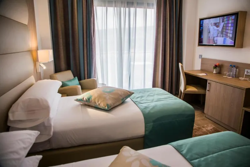 AZ Hôtels Zephyr, Mostaganem — Chambre Twin vue montagne