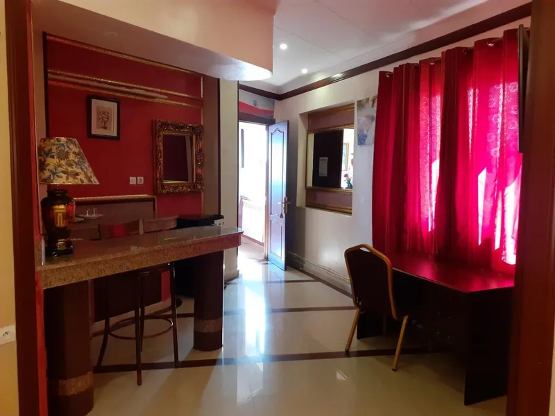 Hôtel Les Ambassadeurs, Oran — Suite avec salon