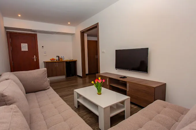 Royal Elisa Hotel, Annaba — Suite avec salon