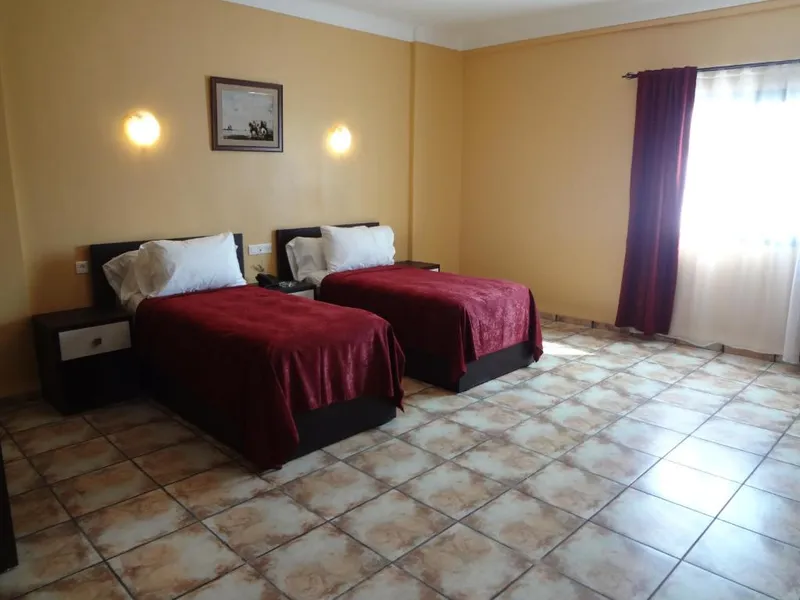 Hôtel Mistral, Oran — Chambre Triple