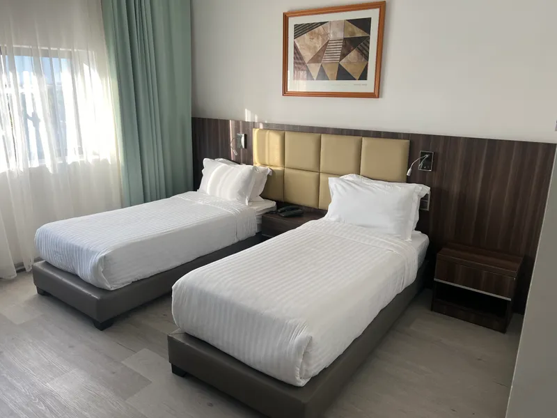 Phoenix Hotel, Oran — 双床房