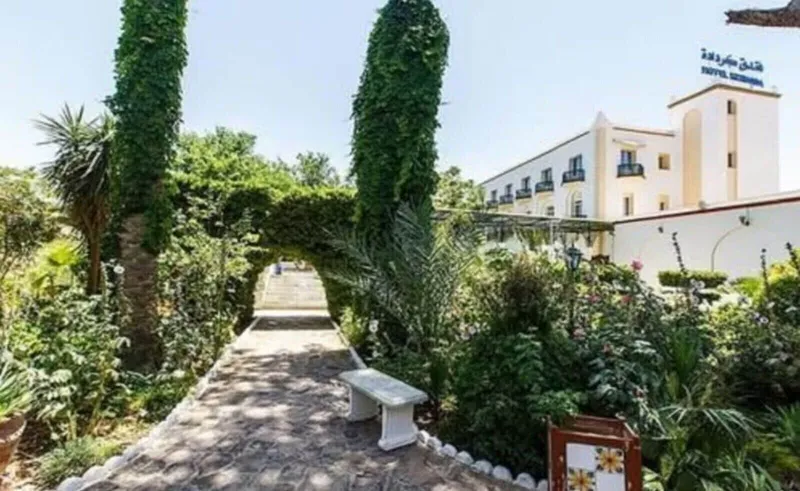 Kerdada Hôtel, Bou Saâda — Établissement