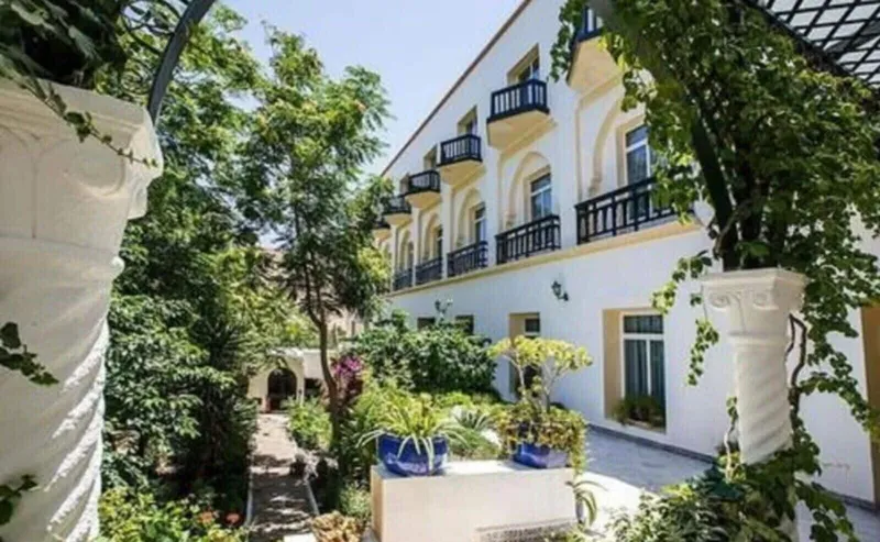 Kerdada Hôtel, Bou Saâda — Établissement